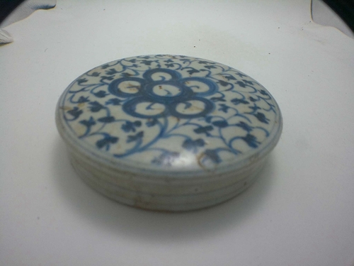 1281105清代中期细路花卉纹饰青花储物罐盖